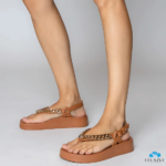 Sandália Rasteira Feminina Petite Jolie Corrente Metalizada Conforto - Imagem 9