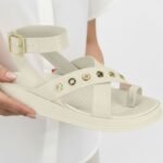 Sandália Moleca Feminina Flatform Ilhoses Metalizada Conforto Original - Imagem 6