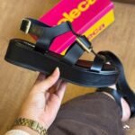 Sandália Feminina Moleca Plataforma Flatform Conforto Fivela Dourada - Imagem 4
