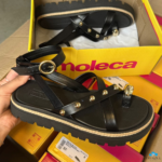 Sandália Moleca Plataforma Rasteira Tratorada Spikes Dourados Conforto - Imagem 4